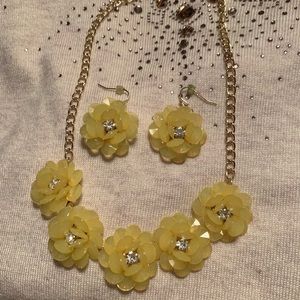 Yellow necklace set